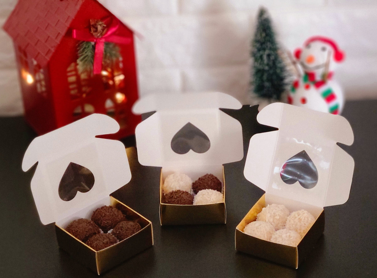 Chocolate ball/Coconut ball (Brigadeiro/Beijinho) 4pc - Gift