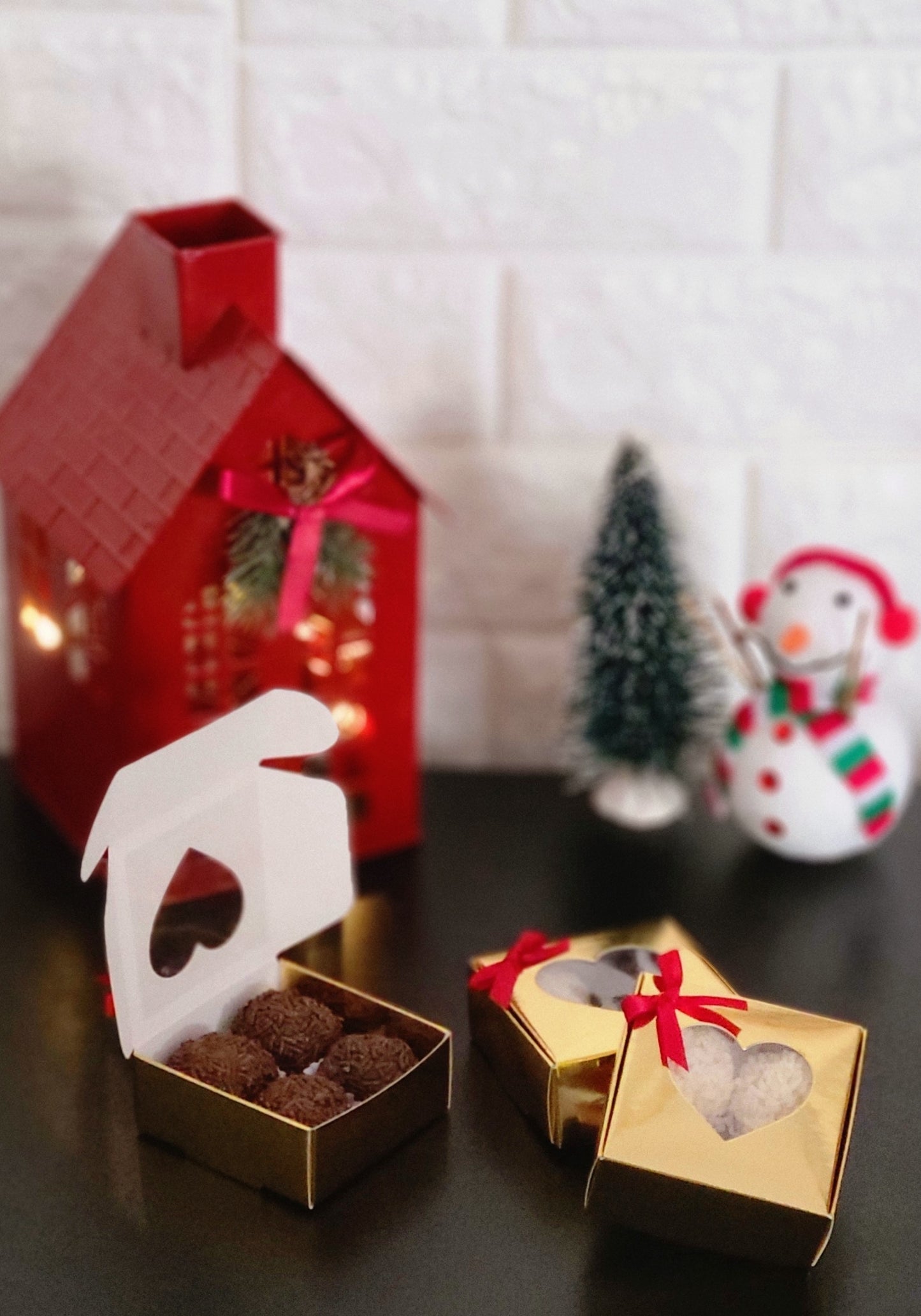 Chocolate ball/Coconut ball (Brigadeiro/Beijinho) 4pc - Gift